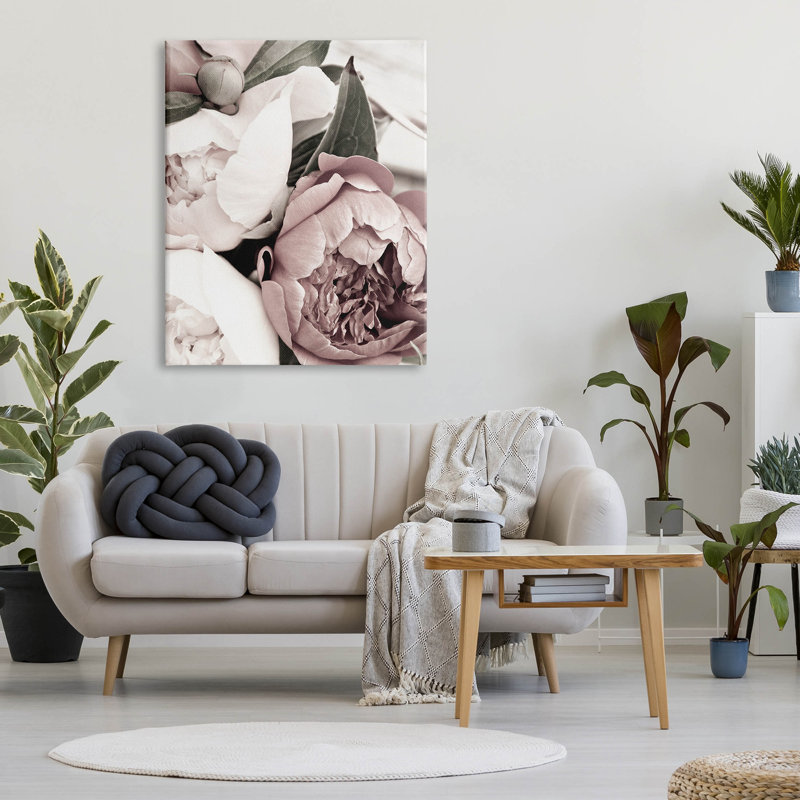 Gros plan de pétales de pivoines en herbe, art de la giclée par Malerifabrikken, H 48 po x l 36 po x P 1,5 po, Toile tendue