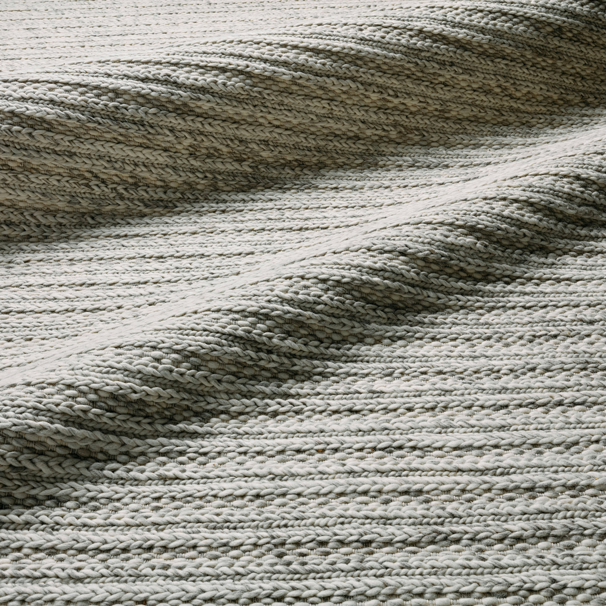 Kentley Handmade Wool Chateau Gray/Almond Milk Rug, Rectangle 7'10" x 9'10"