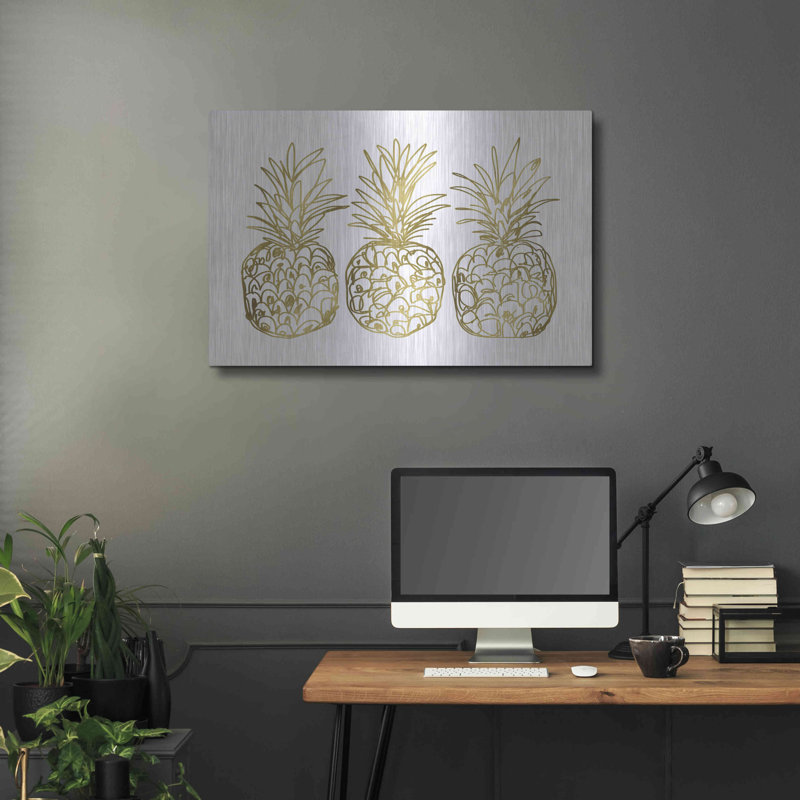 «Three Golden Pineapples» par Linda Woods, H 24 po x l 36 po