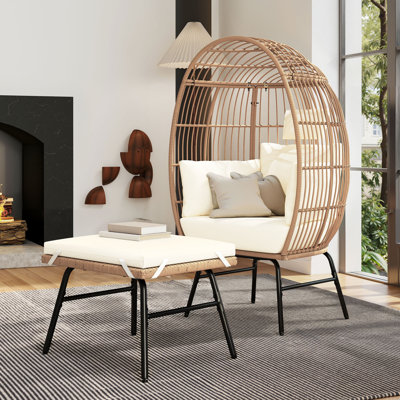 Fauteuil ovale rembourré en osier avec repose-pieds