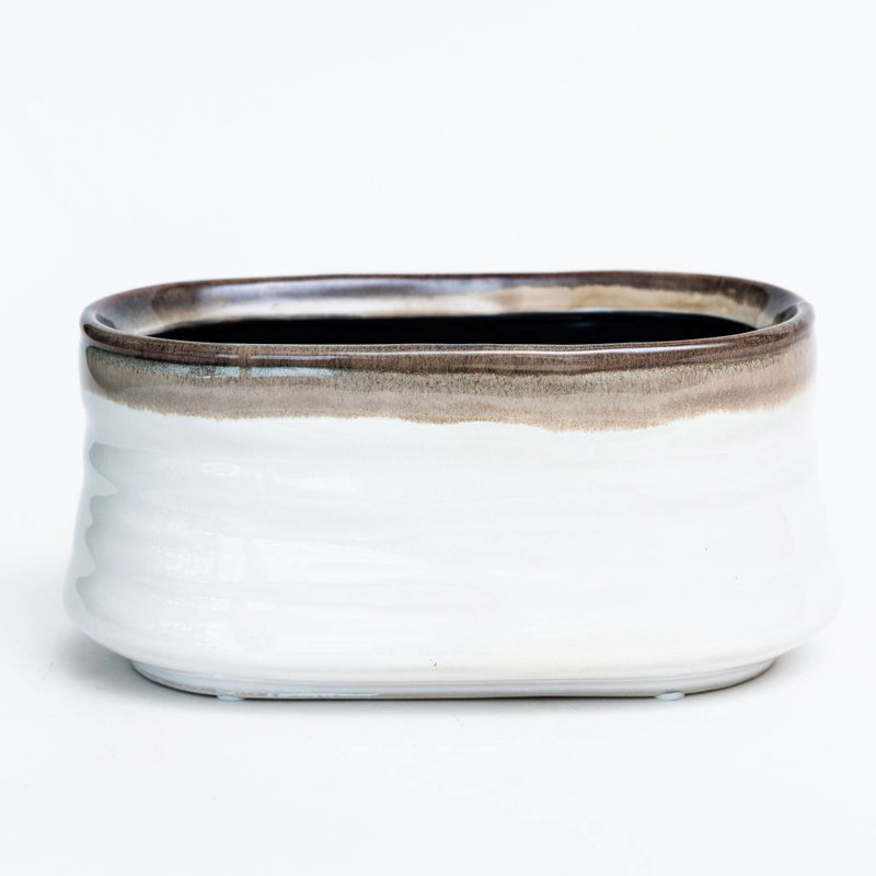 Gosha blanc avec jardinière à rebord brun