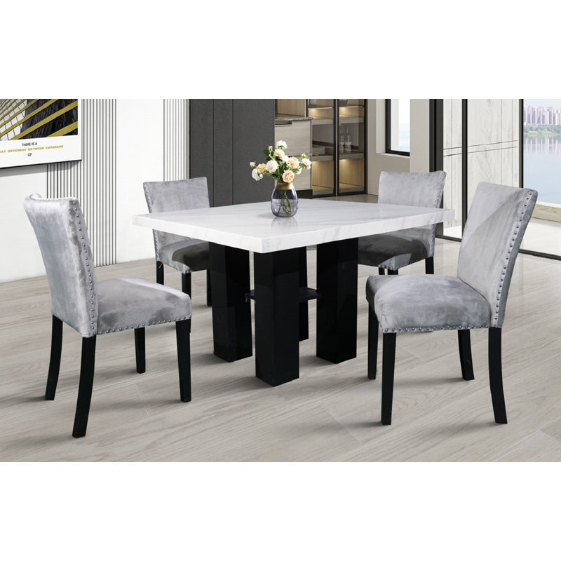 Ensemble repas pour quatre personnes, gris