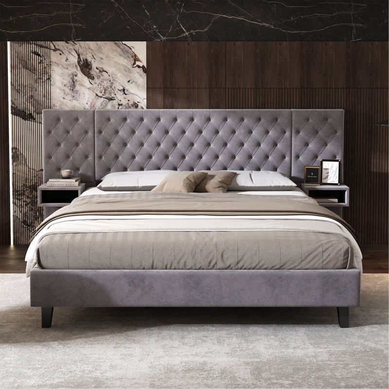 Lit plateforme tapissier luxueux en velours avec tête de lit à oreilles et tables de chevet intégrées
