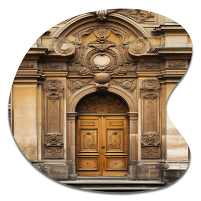 Vieille porte en bois avec sculptures à Paris, France V - art mural asymétrique en métal Paris, reproduction de sculpture murale en forme unique