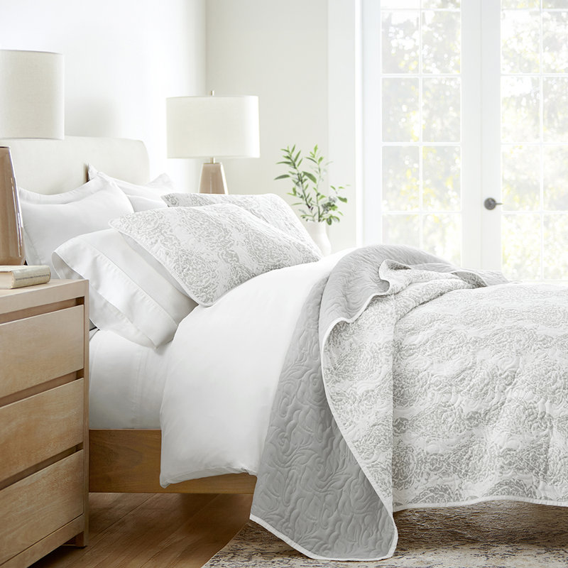 Ensemble de couvre-lit courtepointe en microfibre réversible à motif toutes saisons en damas classique, Gris