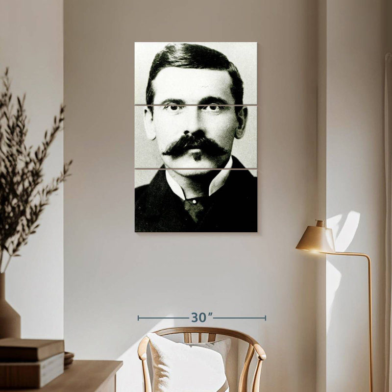 Keiraleigh Doc Holliday 1882, H 57 po x l 36 po
