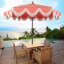 Parasol d'extérieur à frange bohémienne 9 pi avec manivelle et inclinaison Collins, pavillon corail rouge / crème résistant aux rayons UV, mât brun foncé-1412435111-1422570733