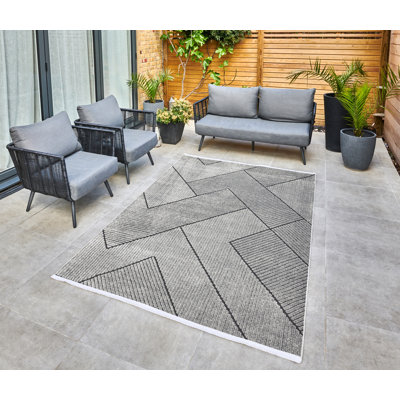Lilia Geometric Indoor / Outdoor Area Rug