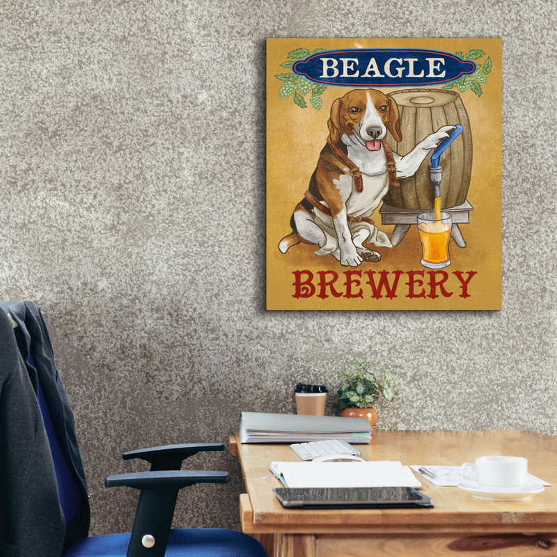 «Beer Dogs 4» par Mary Urban, art mural sur toile, H 30 po x l 26 po x P 1,5 po
