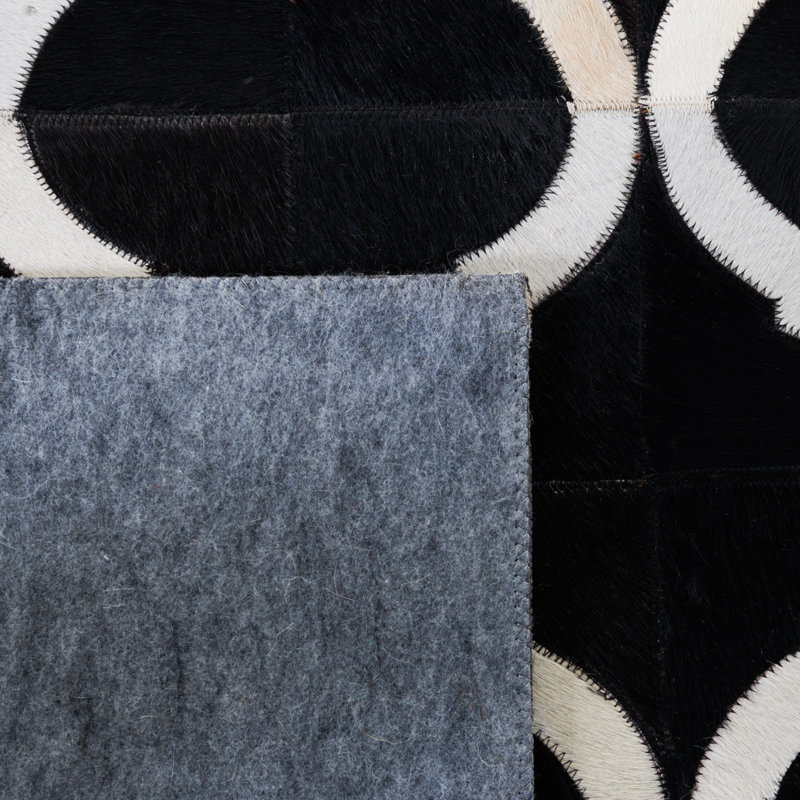 Tapis en cuir fabriqué à la main à motif géométrique noir / beige Elsey, Rectangle de 5 pi x 8 pi