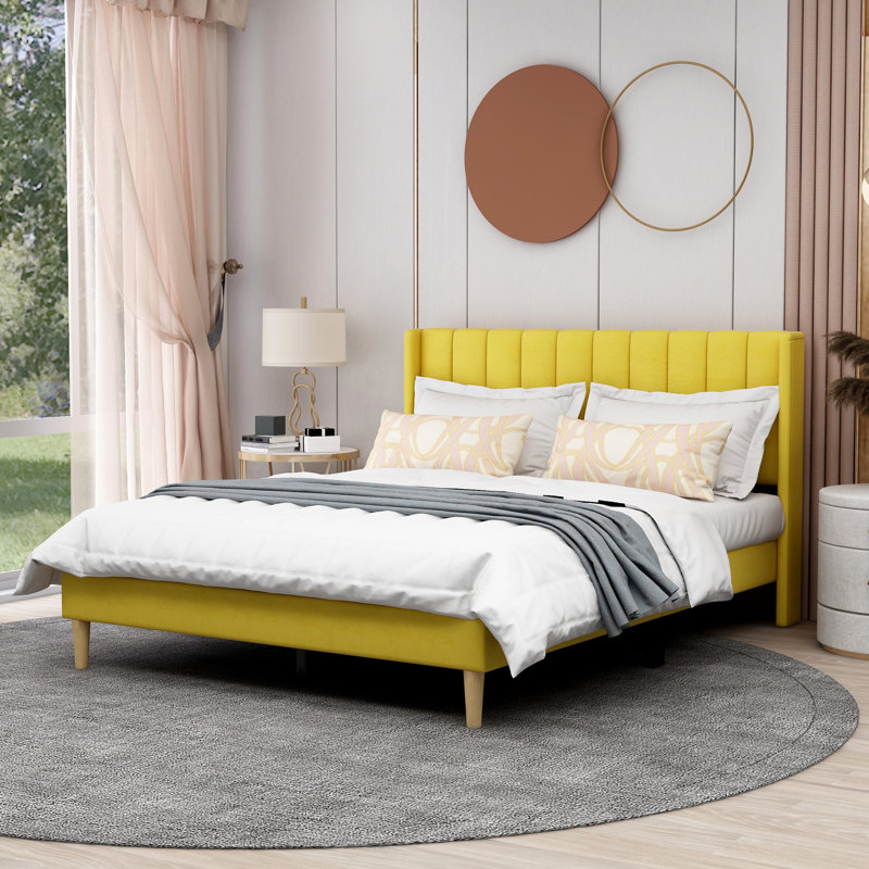 Lit plateforme tapissier avec tête de lit à oreilles Eriksay, Grand, Nouveau velours jaune