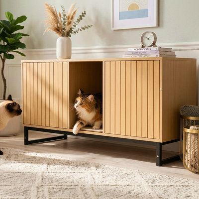 Maison de chat en bois avec griffoir