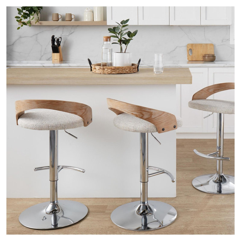 Ensemble de 3 tabourets de bar réglables et pivotants avec base chromée, détails en bois blanchi et revêtement en similicuir avoine