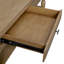 Table basse avec tiroirs, finition noix de cajou, placage, deux tiroirs, pieds tournés pour un style classique, tablette inférieure ouverte, bois massif beige, profondeur 51,43 cm, largeur 28,69 cm, hauteur 18,67 cm.