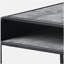 Table basse à structure en métal avec tablette ouverte, gris béton et noir