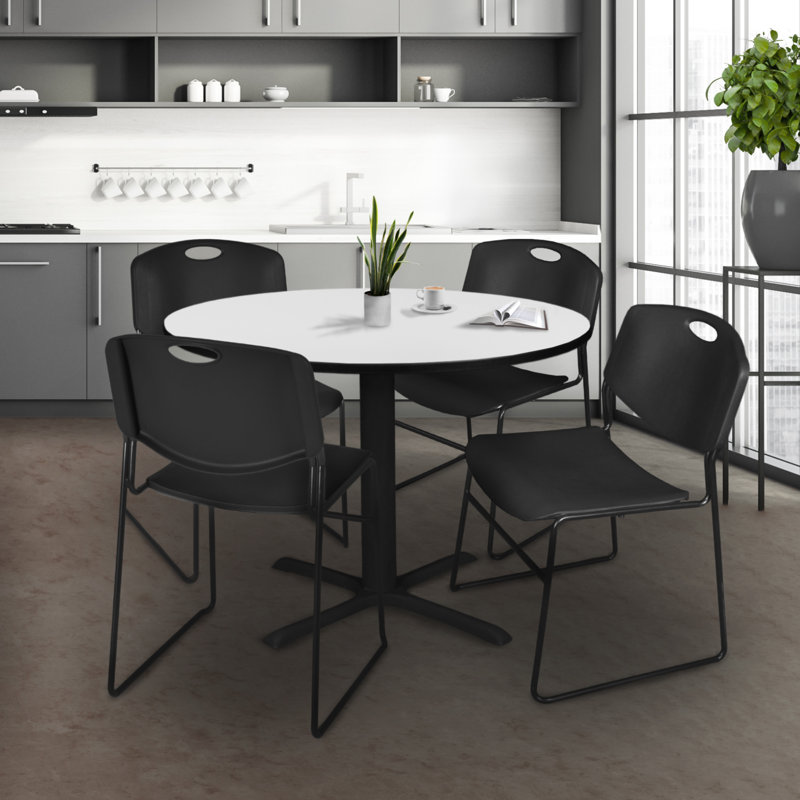 Table ronde Regence Cain et 4 chaises empilables Zeng, Blanc / noir, H 29 po x L 42 po x P 42 po