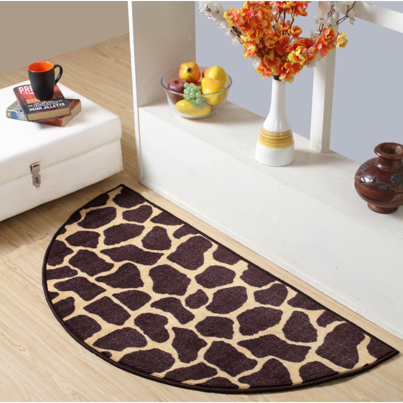 Tapis d'intérieur / extérieur brun à imprimé animal, Demi-cercle 4 pi 5 po x 9 pi