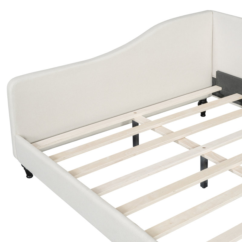 Lit de jour en lin beige avec pieds en bois massif - en forme de L pour une chambre à coucher élégante en matériau doux
