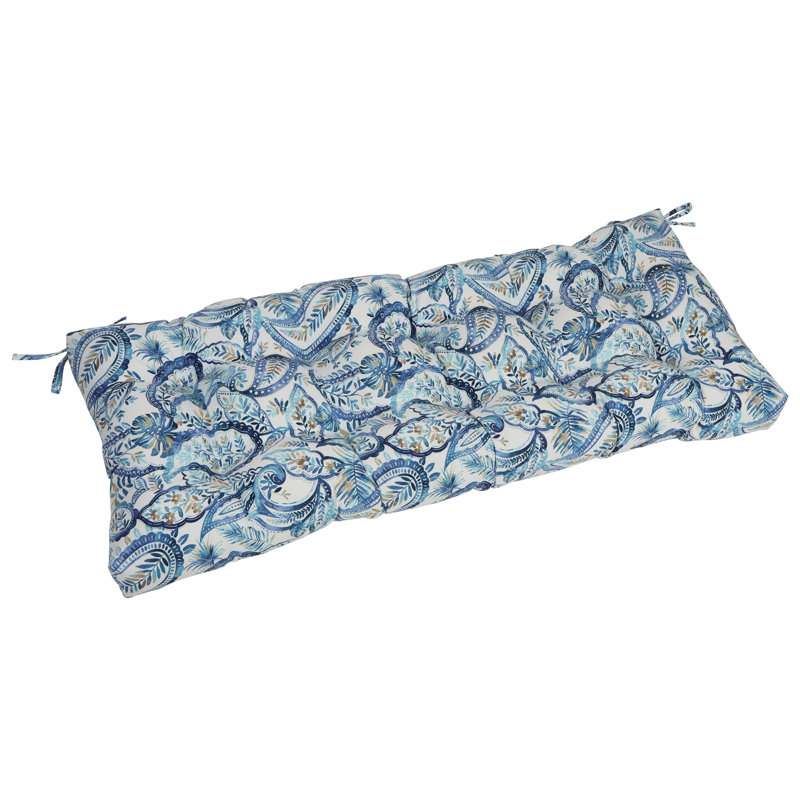 Coussin de causeuse d'extérieur touffeté, Blanc / cachemire lapis Faylinn, L 46 po x P 19 po