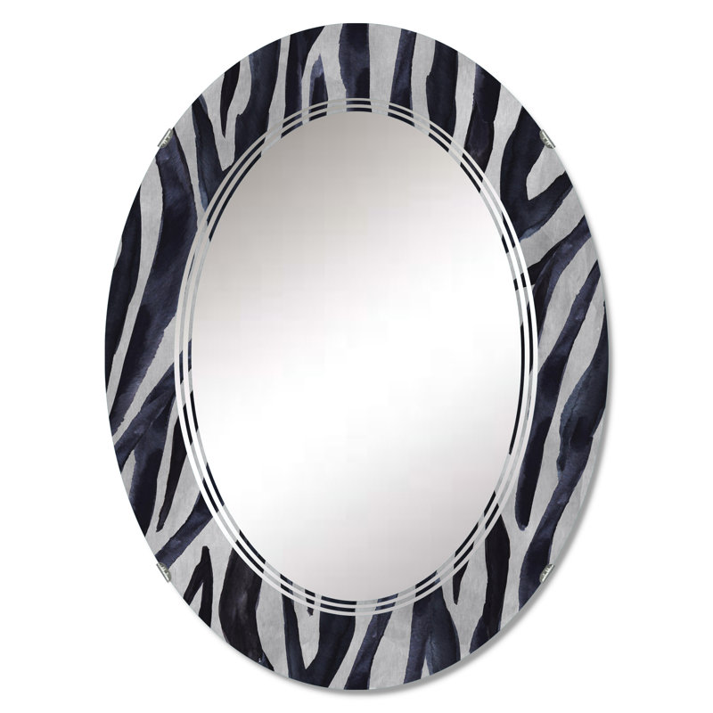 Détail de lignes de zèbre noires et blanches II - miroir mural à motif ovale, 30 po x 20 po