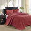Couvre-lit réversible très grand rouge - rembourrage 90% de coton Élégant matelassé 2 taies décoratives pour un mélange de chambre à coucher propre et frais avec un revêtement classique