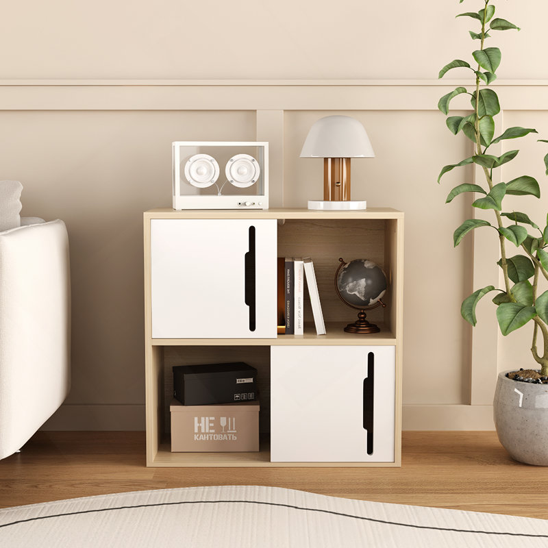Armoire de rangement moderne et fonctionnelle en bois avec portes coulissantes, tablettes ouvertes et fermées à 2 niveaux pour organiser l'espace de vie, de chambre à coucher ou pour les enfants