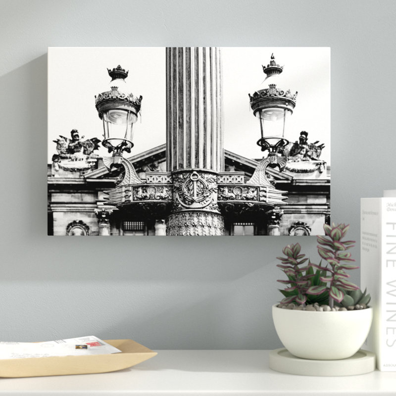 « paris architecture i », reproduction de photo sur toile tendue, H 24 po x l 32 po x P 1 po, Papier d'art encadré noir