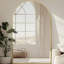 Miroir surdimensionné arqué en métal surdimensionné-570231696-543396701