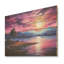 Minimalisme au coucher du soleil sur un lac mauve - Minimalisme côtier sur bois-537957249