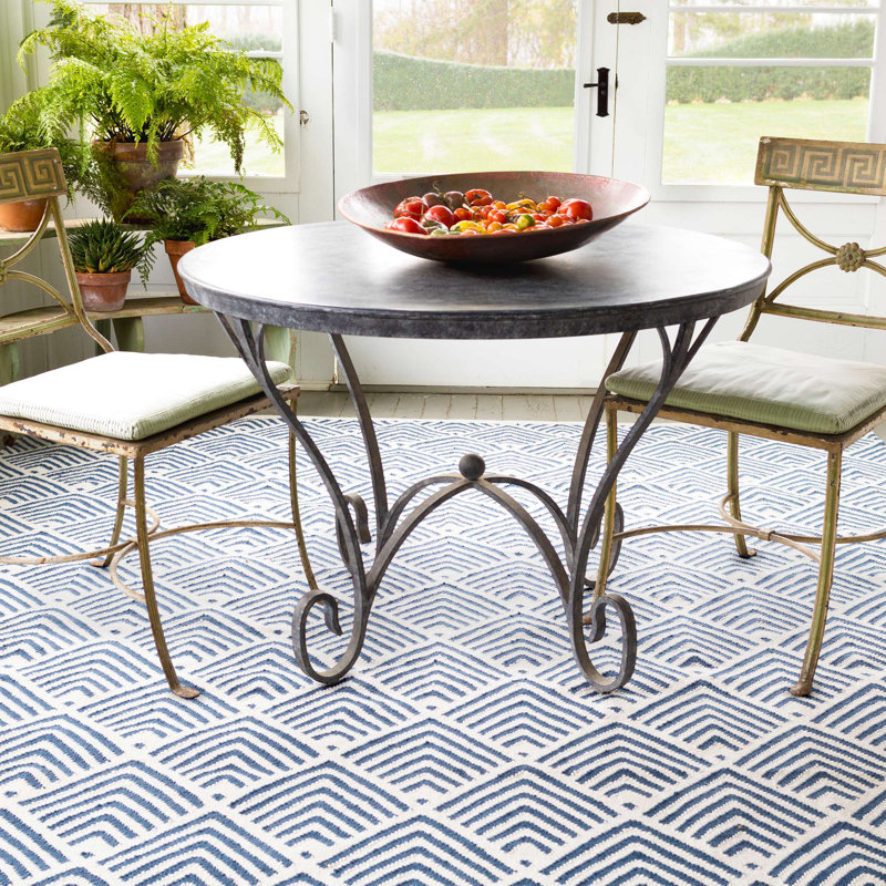Cleo Navy Handwoven Indoor/Outdoor Rug, Rectangle 5' x 8'
