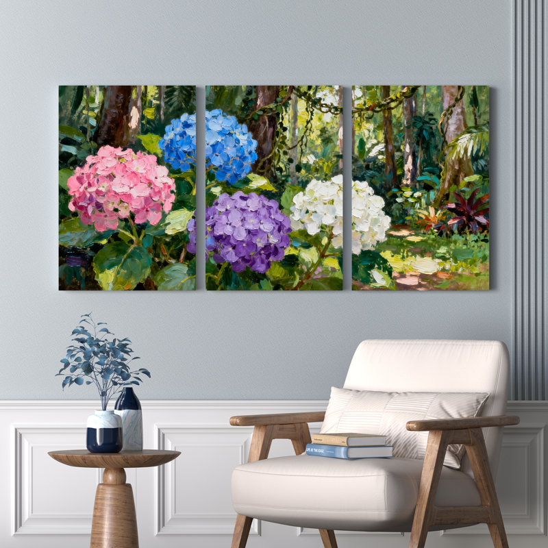 Ensemble de 3 tableaux sur toile tendue représentant un jardin d'hortensias, H 30 po x l 60 po