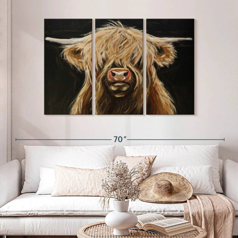 Highland Cow On Black II, H 20 po x l 33 po