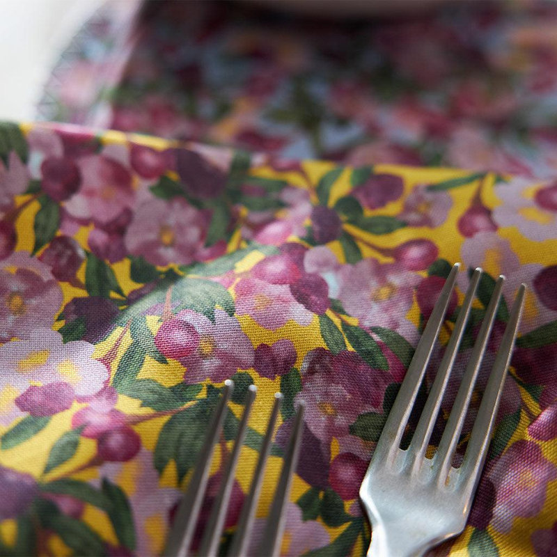 6 Napkins Romance is Dead, Yellow