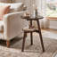 Table de bout Mid-Century en bois d'hévéa massif avec tablette de rangement à 2 niveaux