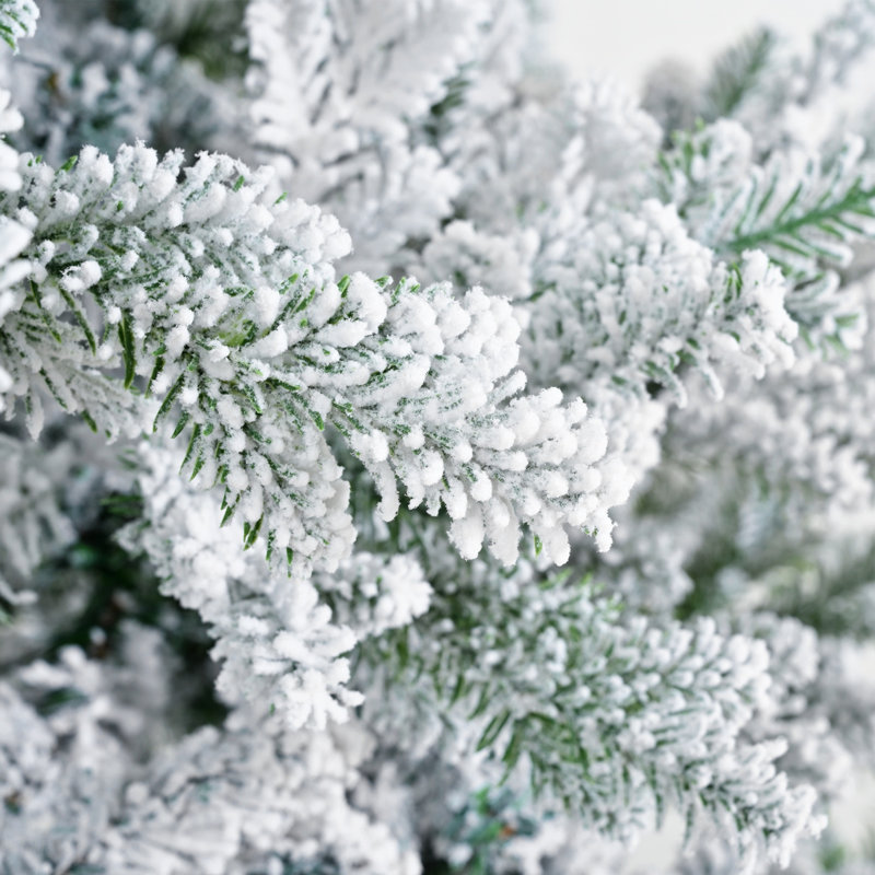  Épinette de Noël artificielle à charnière enneigée 7 pi avec branches moelleuses et support en métal pour décor festif