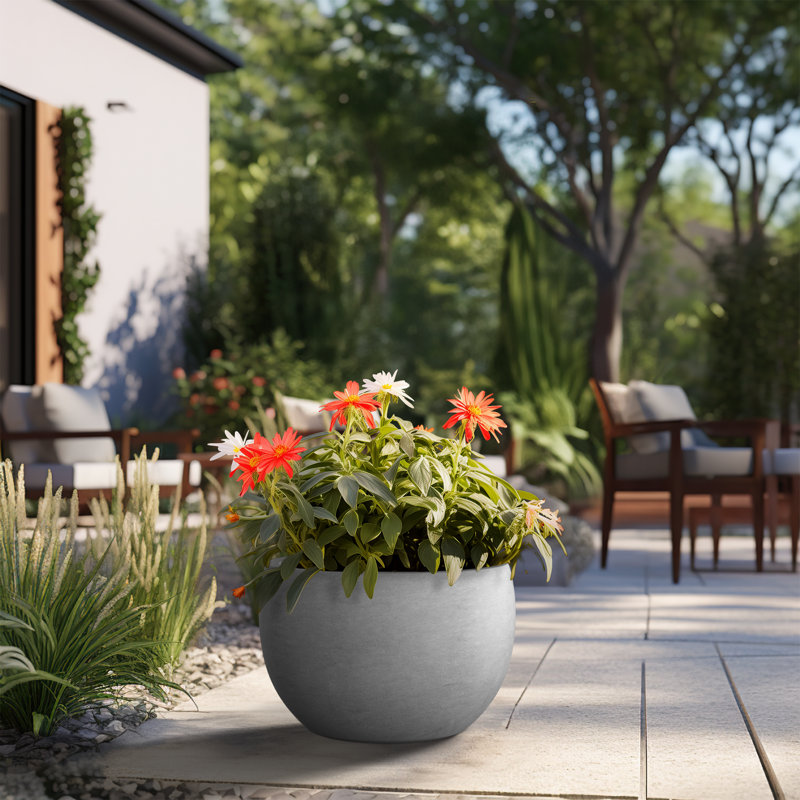 Pot à fleurs en ciment Highwoods, H 7,87 po x l 11,81 po x P 11,81 po, Finition pierre