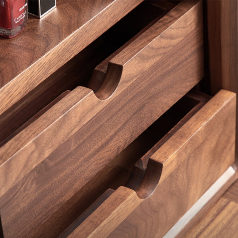 Commode de chambre en bois massif clair et luxueux
