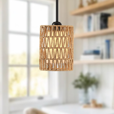 Luminaire suspendu 1 lumière de style bohémien à 1 lumière de 5,9 po avec abat-jour en rotin tissé à la main, luminaire suspendu noir pour îlot de cuisine, salle à manger, vestibule, pouvant être installé sur un toit incliné