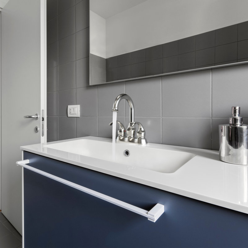 Centerset 2-handle Bathroom Faucet with Drain Assembly