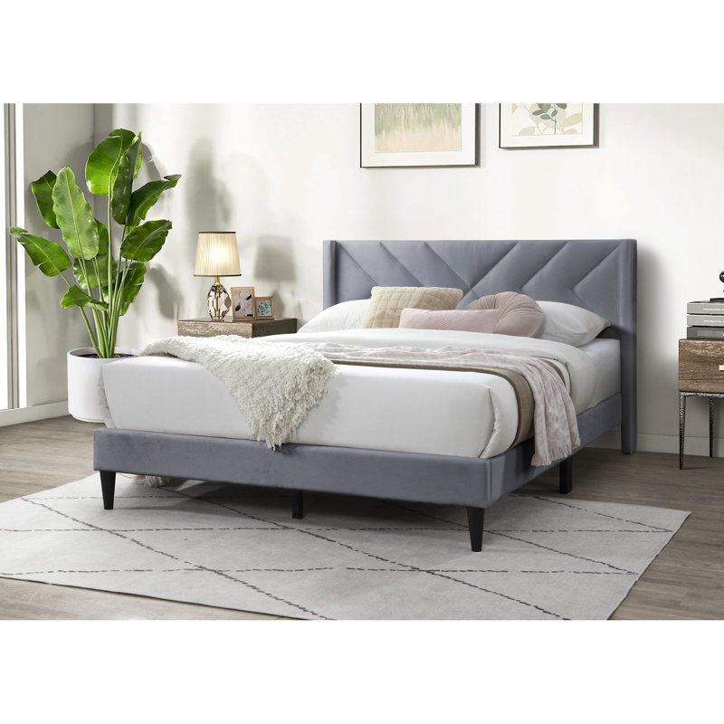 Grand lit moderne en velours gris, tête de lit à lignes épurées, structure en lattes de bois en velours gris contemporain, support