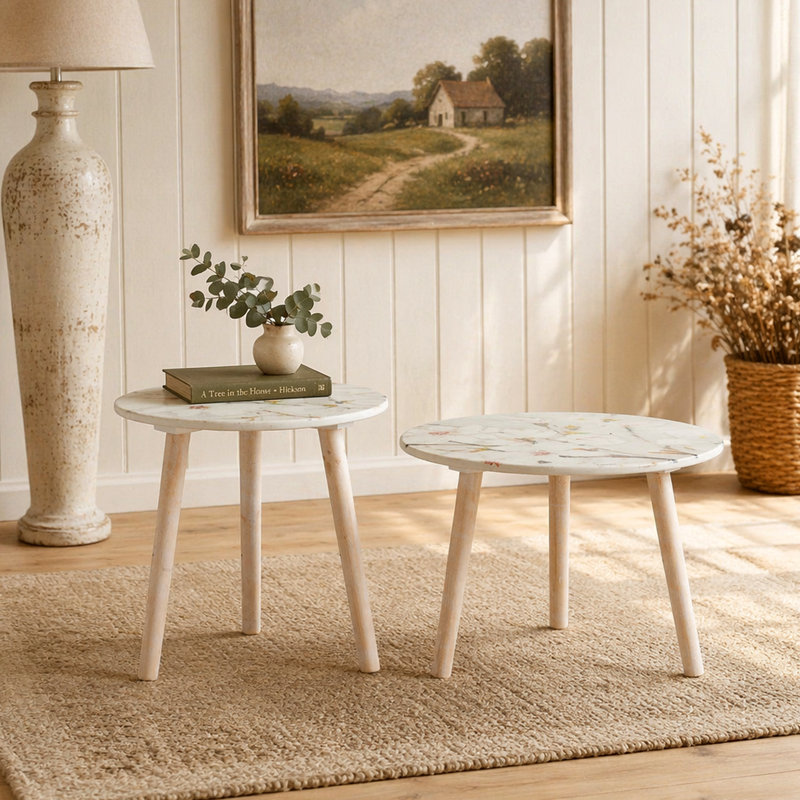Élégantes tablettes flottantes murales en bois avec installation facile, parfaites pour exposer et organiser n'importe quelle pièce