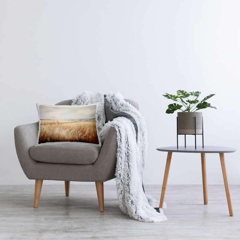 Coussin décoratif imprimé Vast Wheat Field par Petal Prints Design
