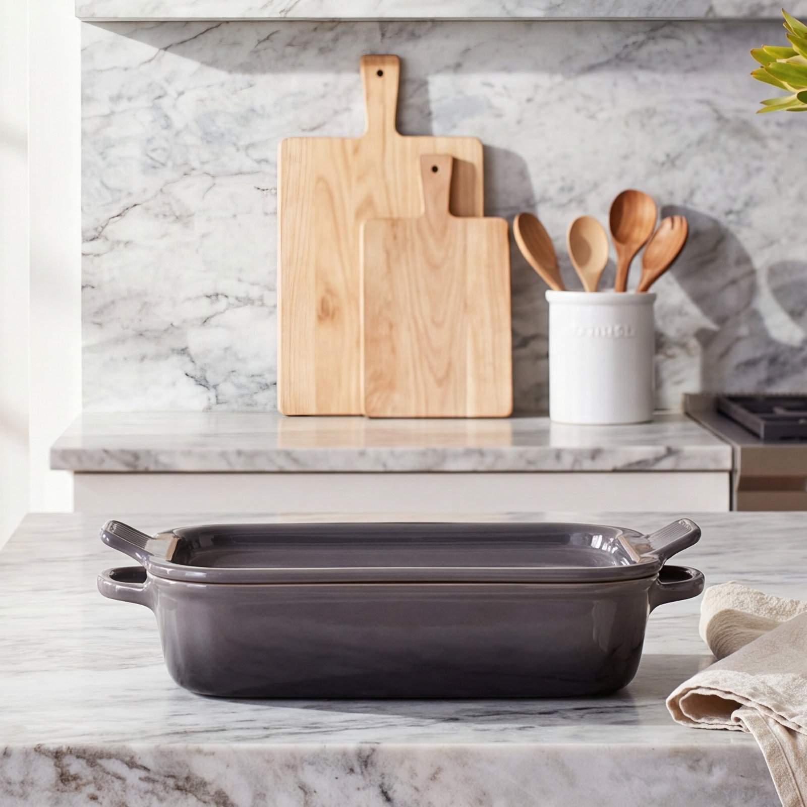 Le Creuset 2.75qt Dish with Platter Lid, Oyster