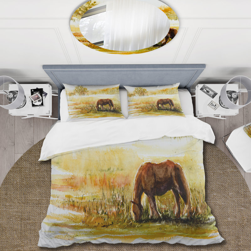 Horse Grazing On A Meadow - Ensemble de housse de couette Farmhouse - Microfibre de polyester