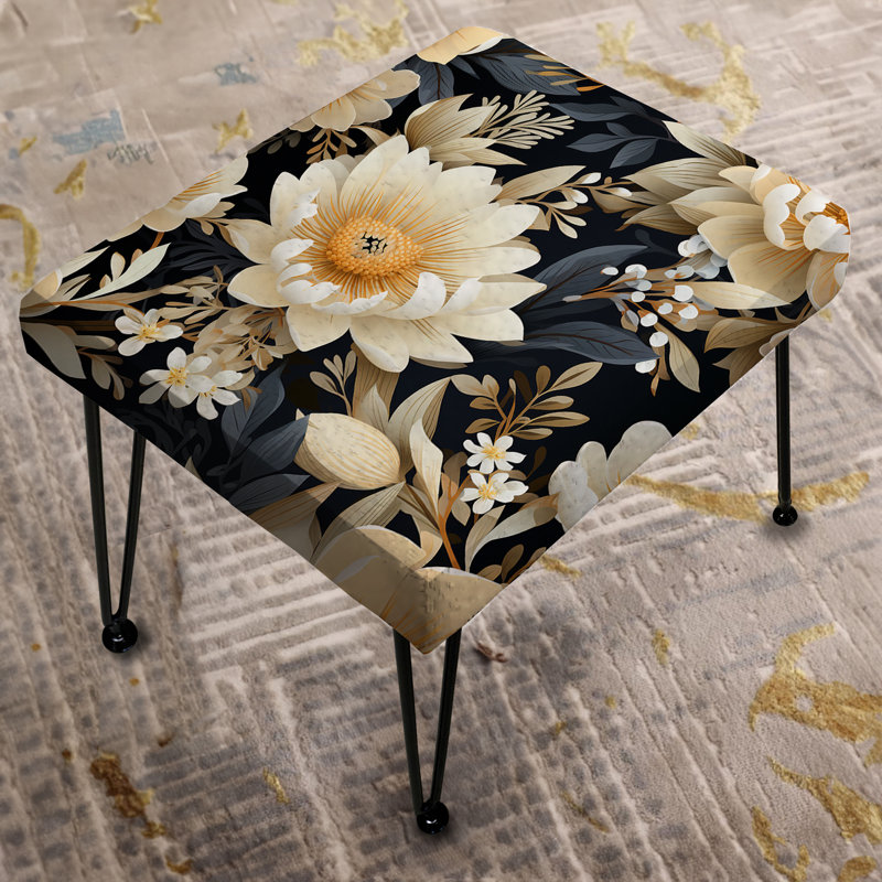 Repose-pieds rectangulaire blanc avec pétales de fleurs blanches au paradis