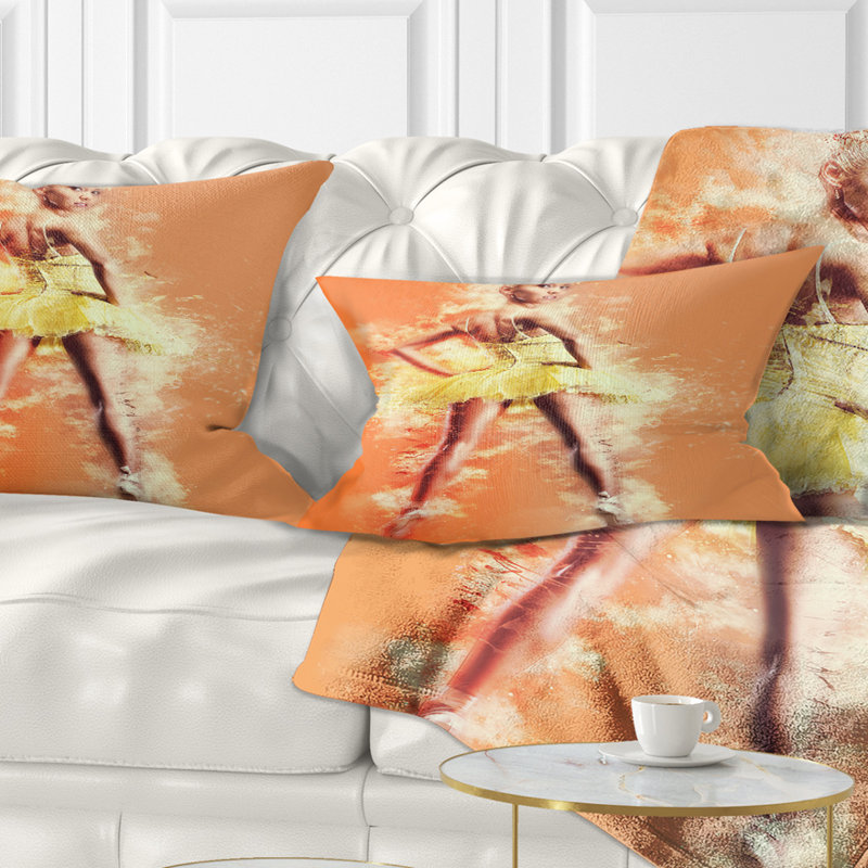 Magnifique ballerine en tutu jaune - Coussin décoratif imprimé portrait