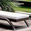 Ensemble de chaise longue d'extérieur en osier avec table Smajil