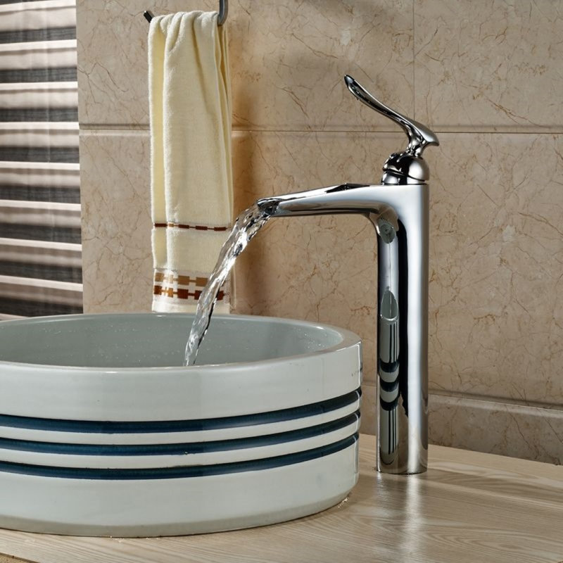 Robinet de lavabo de salle de bain à poignée simple Classic - chromé poli