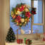 Couronne de Noël pré-éclairée 24 po avec ornements dorés et fleurs rouges, couronne de porte DEL à pile
