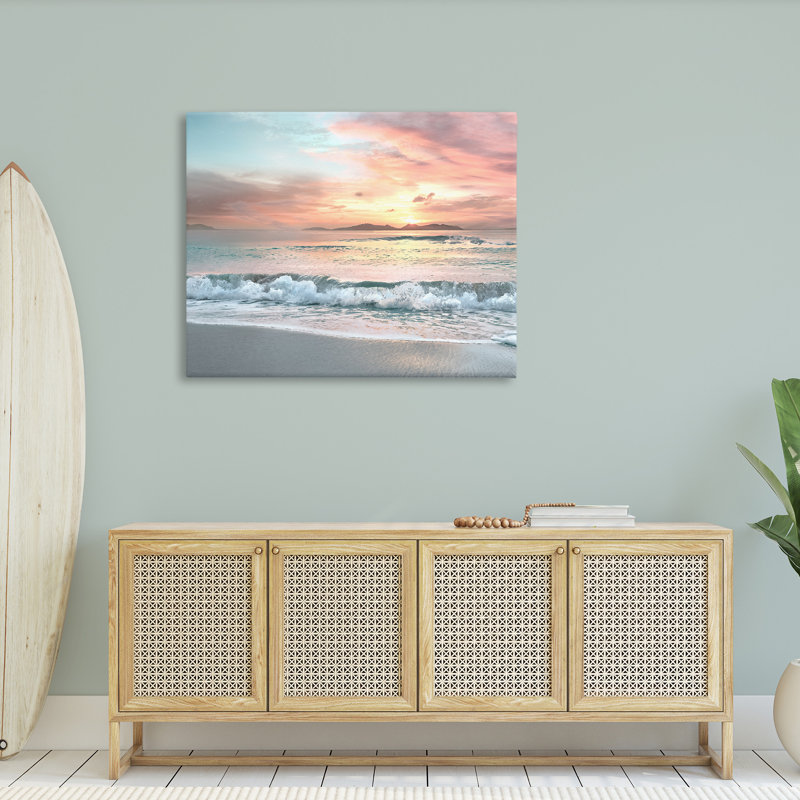 «Morning Sunrise Beach Landscape Distant Mountains Rolling Tide», estampe numérique encadrée noire, art texturé par Mike Calascibetta